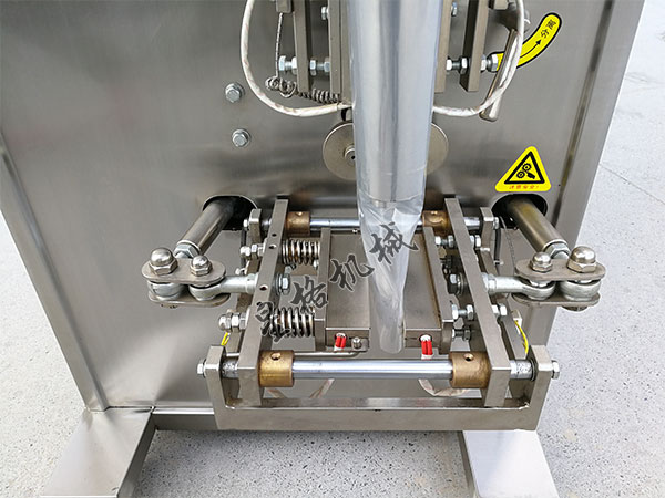 火鍋蘸料包裝機(jī)讓你在寒冷的冬天嘗到更多美味(圖3)