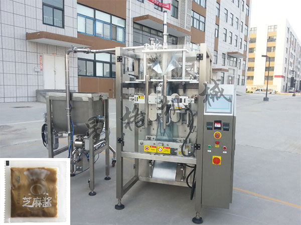 多功能醬料包裝機在醬料市場的應用(圖1) 多功能醬料包裝機在醬料市場的應用(圖1)