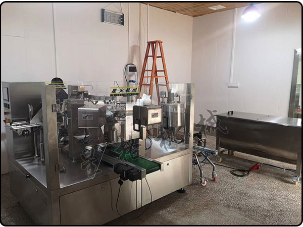 全自動火鍋醬料包裝機(jī)設(shè)備精確計量(圖1) 全自動火鍋醬料包裝機(jī)設(shè)備精確計量(圖1)