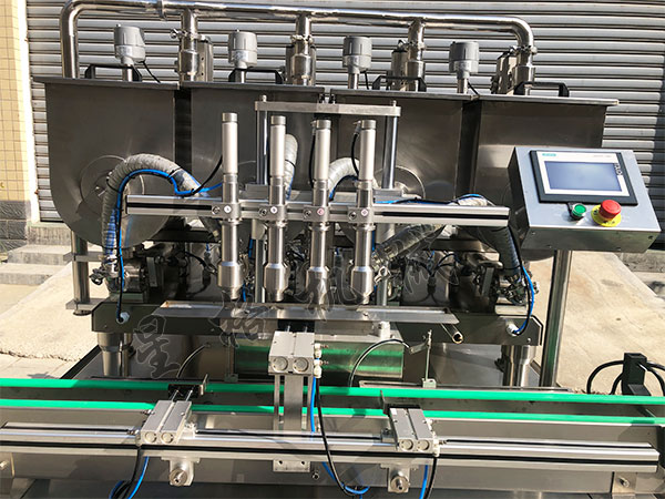 臥式攪拌醬料灌裝生產(chǎn)線有什么特別之處(圖1)