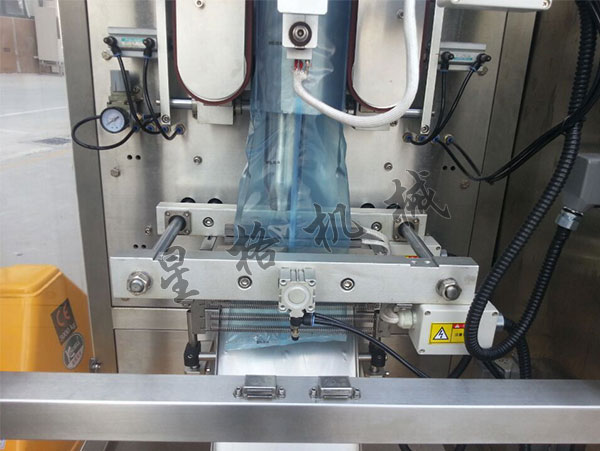 草莓醬料包裝機(jī)在食品行業(yè)的重要性(圖2)