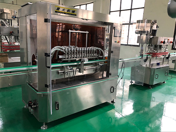 全自動辣椒醬灌裝機設備幫助企業省人工(圖1) 全自動辣椒醬灌裝機設備幫助企業省人工(圖1)