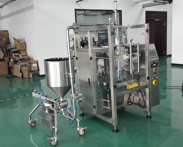 辣椒油食品包裝機(jī)-全自動辣椒油生產(chǎn)線設(shè)備人性化服務(wù)(圖2)