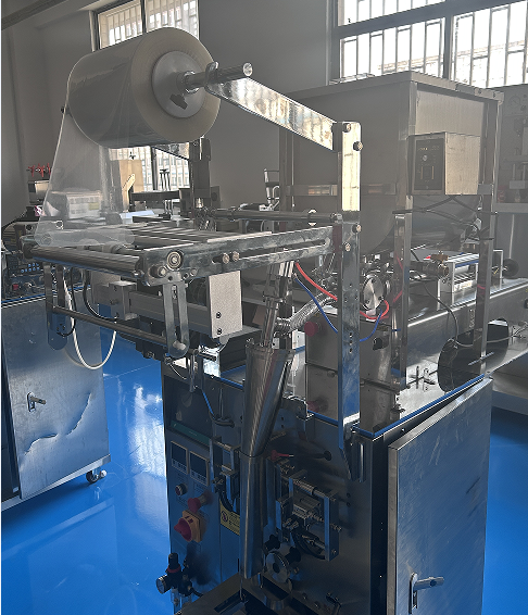 袋裝甜面醬包裝機械設備給我們的生活增添另一番韻味(圖2)