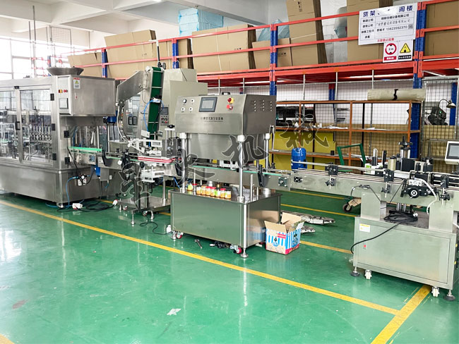 自動蒜蓉醬灌裝旋蓋生產(chǎn)線(圖1)