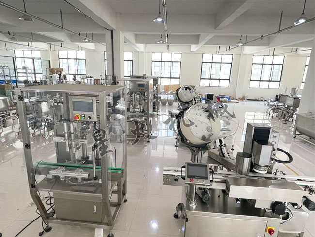 自動醬料灌裝真空旋蓋生產線